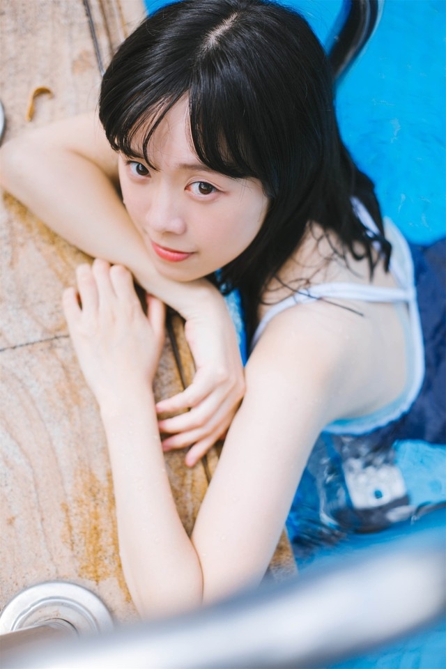 ���۳�����Ů�Ը�����Ӿ��ʪ���ջ������Ӿ��д��ͼƬ