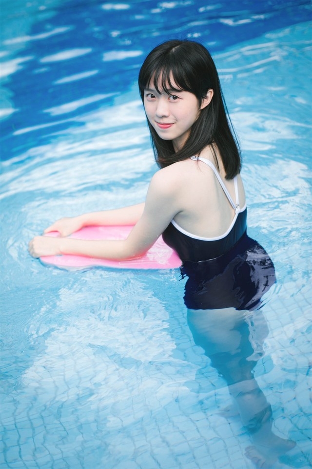 ���۳�����Ů�Ը�����Ӿ��ʪ���ջ������Ӿ��д��ͼƬ