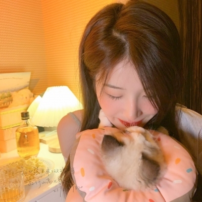 爱撸猫的美少女可爱女生头像