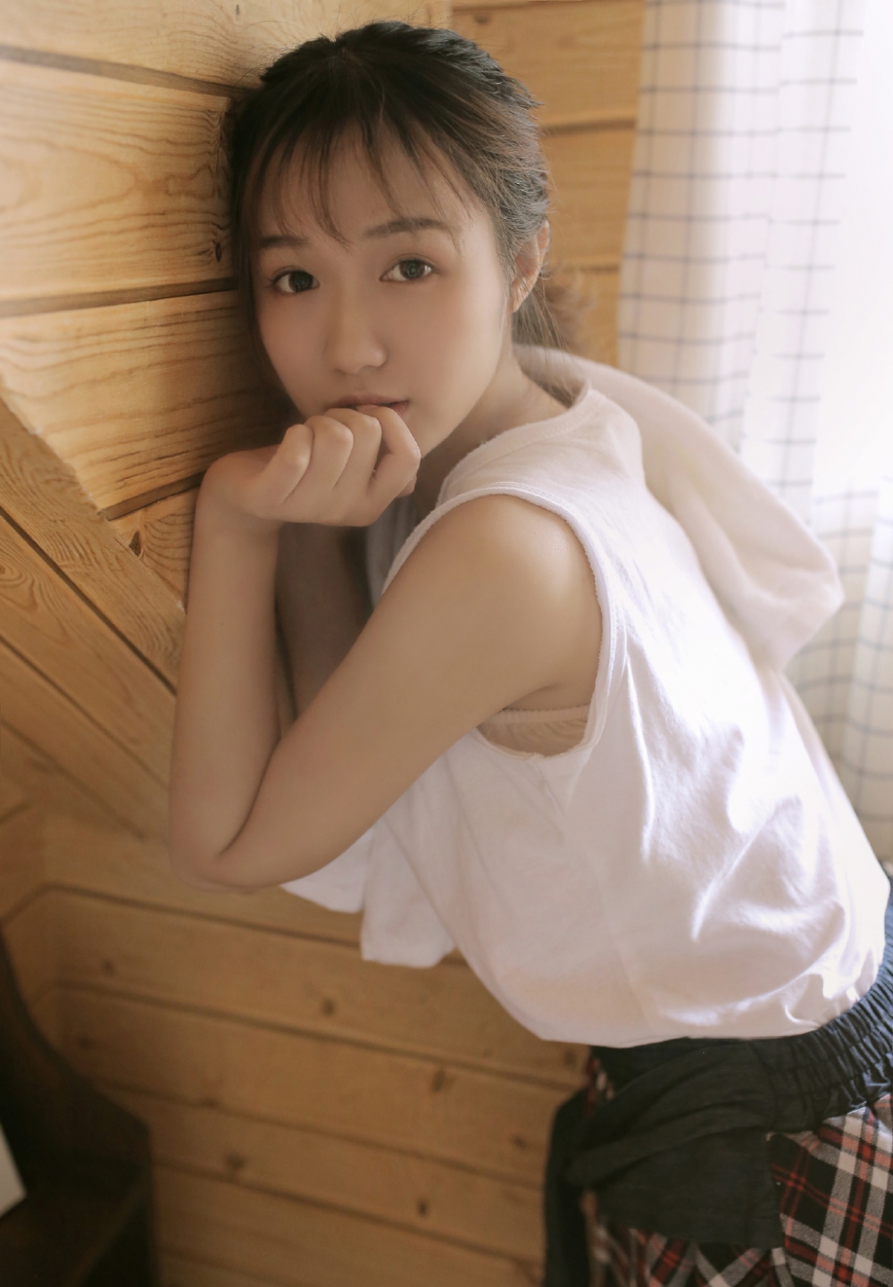 长发酒窝美女超甜笑容私房照