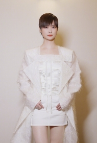 李宇春性感白色短裙写真图片