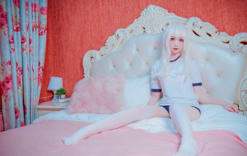 İ׷ŮԸٷcosplayд