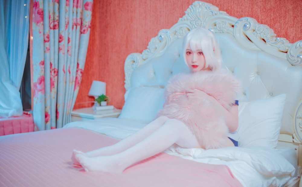 İ׷ŮԸٷcosplayд