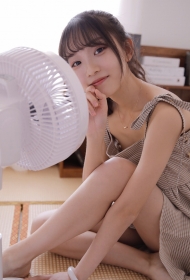 空气刘海美女图片：性感长腿美女日系私房写真，展现迷人的魅力，