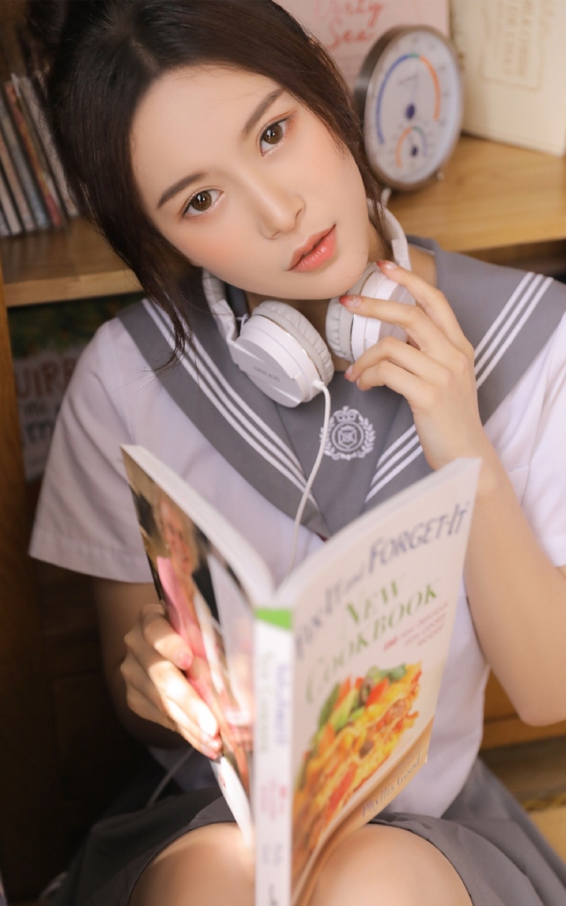 清纯校花，魅力绽放：高清制服写真集