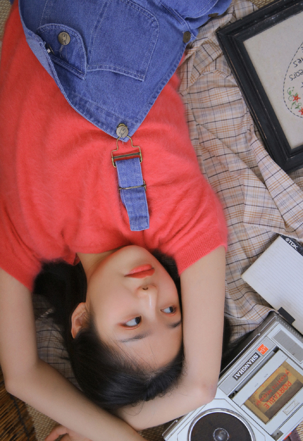 性感美女吊带长裤写真：甜美撩人，魅力尽显