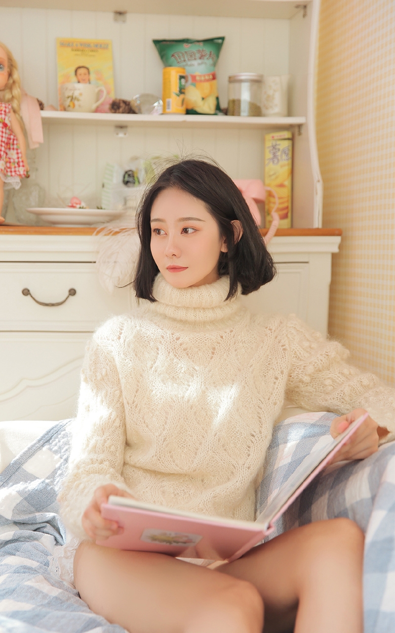 气质美女大胆写真，细长美腿尽显魅力