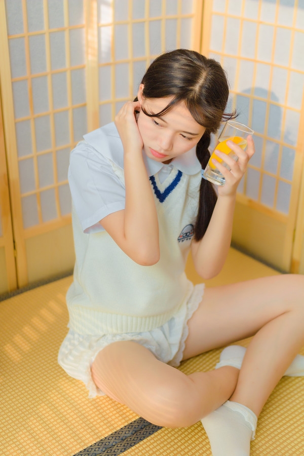 ѧԺУ԰Ůд棺崿ˣഺ