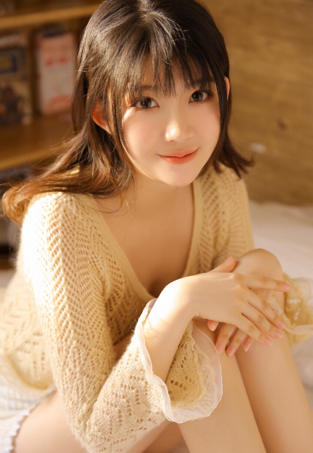 长腿美女惊艳亮相，性感妩媚写真展现迷人魅力