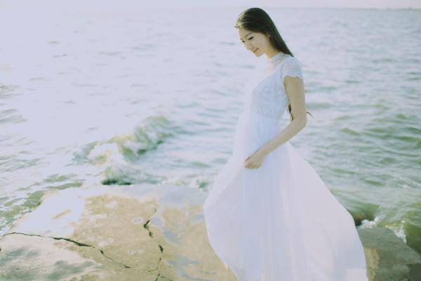 白裙少女海边唯美清新文艺范写真