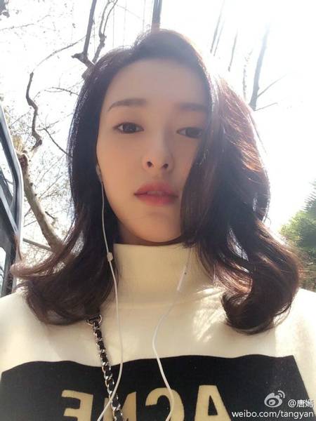 糖糖唐嫣微博晒自拍--长腿 美腿