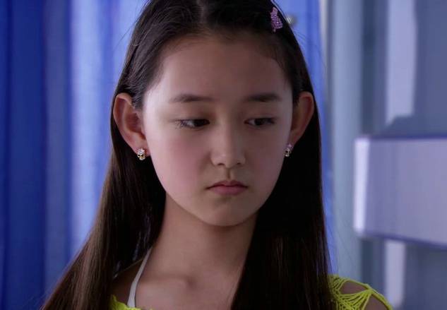 《男媒婆》蒋依依饰演周冰冰剧照--长腿 美腿