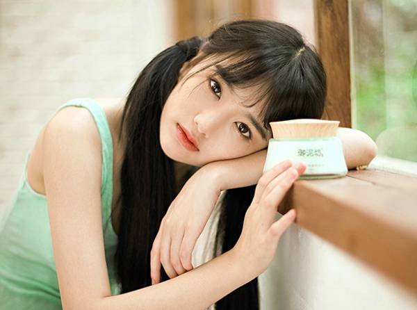 南笙代言御泥坊写真图片--长腿 美腿