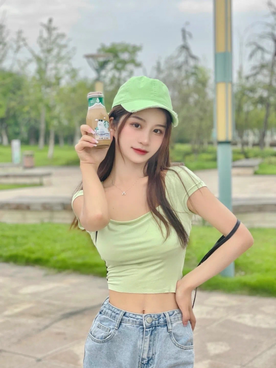 һ·ŮԸбȻд