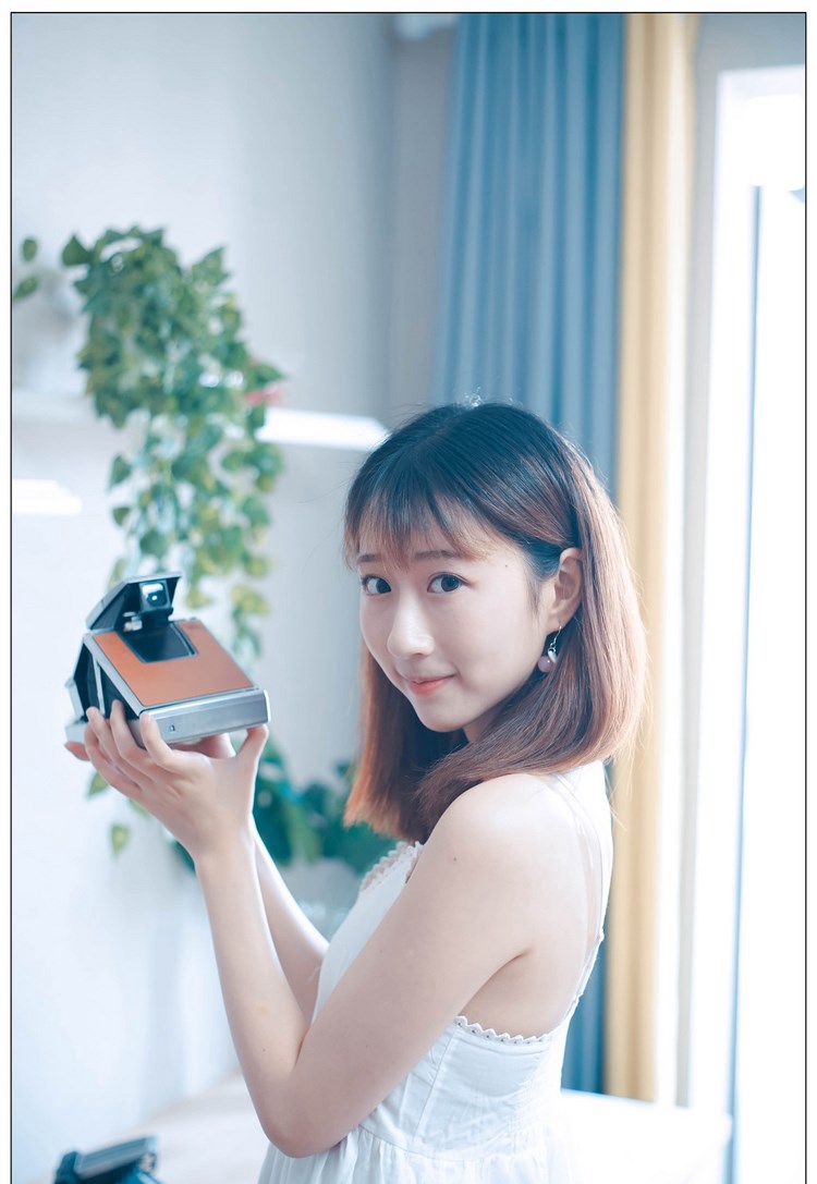 美女张优户外性感写真照