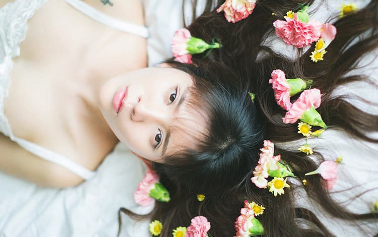 宅男女神ALICE梁紫轩尽展翘臀私房照