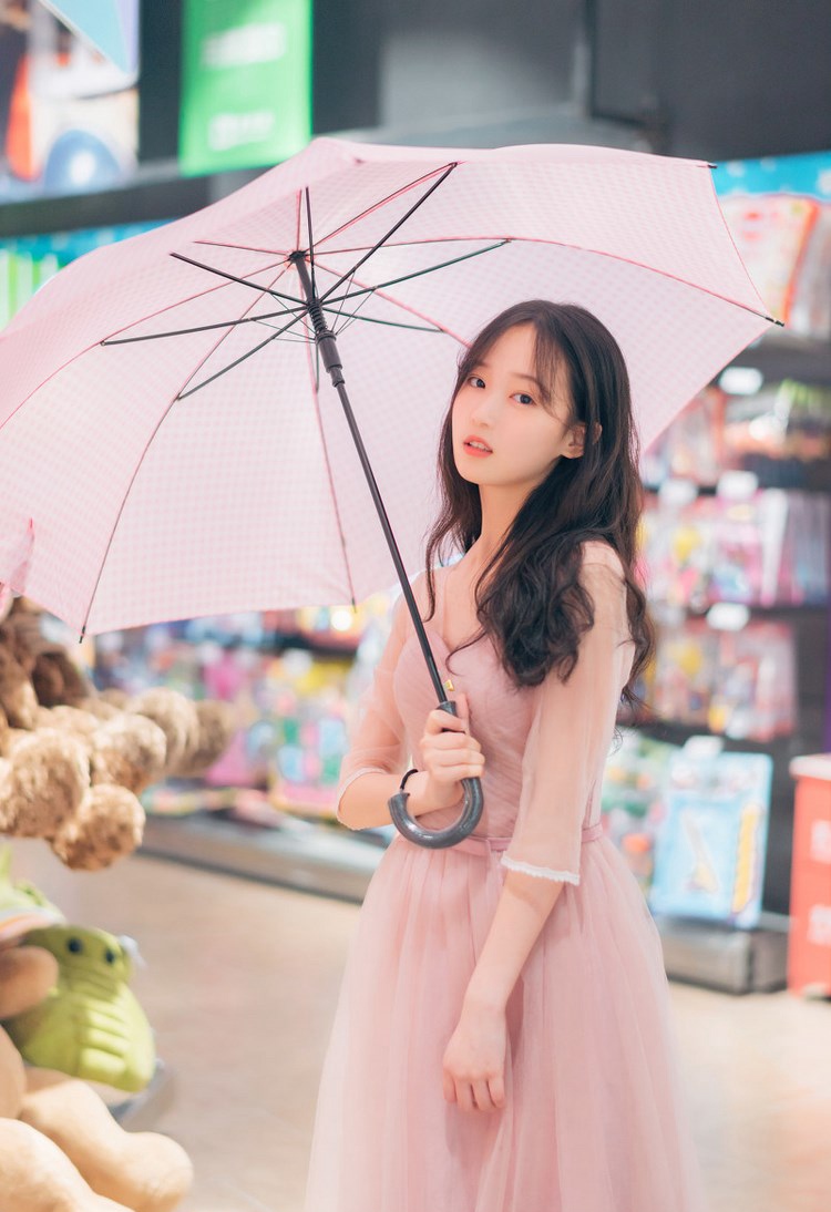 尤果网性感女神上演白色之恋私房照