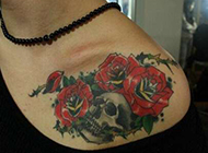 精美玫瑰锁骨纹身图片