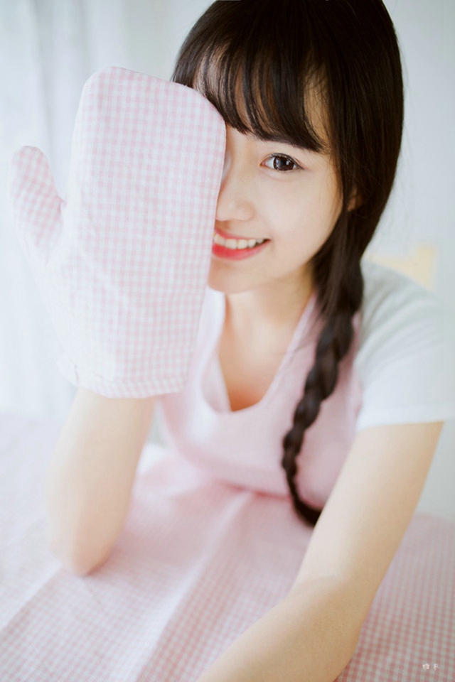 秀人网美眉Nic妮可可百变护士装写真套图