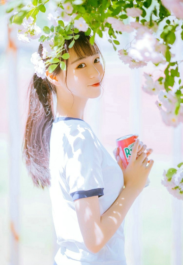 爱蜜社SISY思大秀白皙美腿户外性感写真