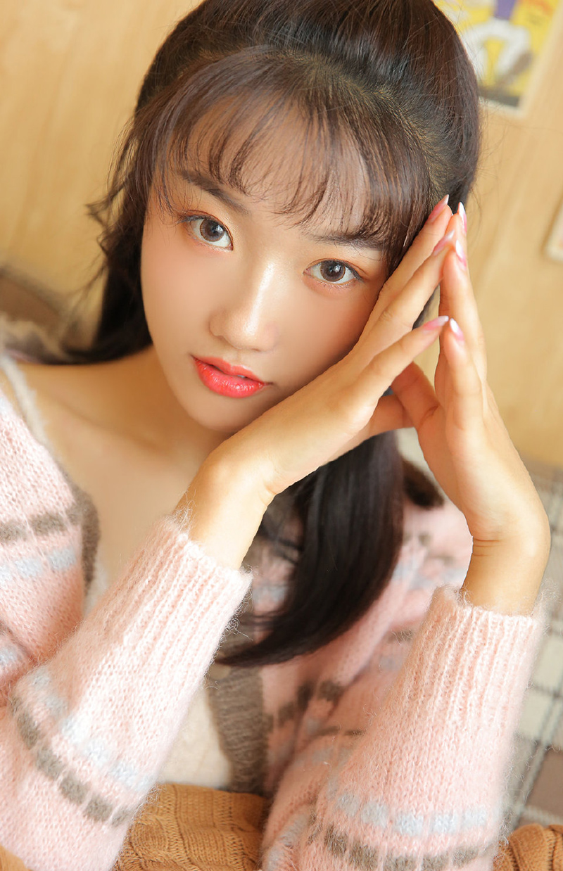 性感漂亮妹妹潇潇的诱人私房照