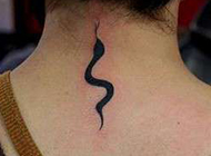 个性90后女生蛇纹身图片欣赏