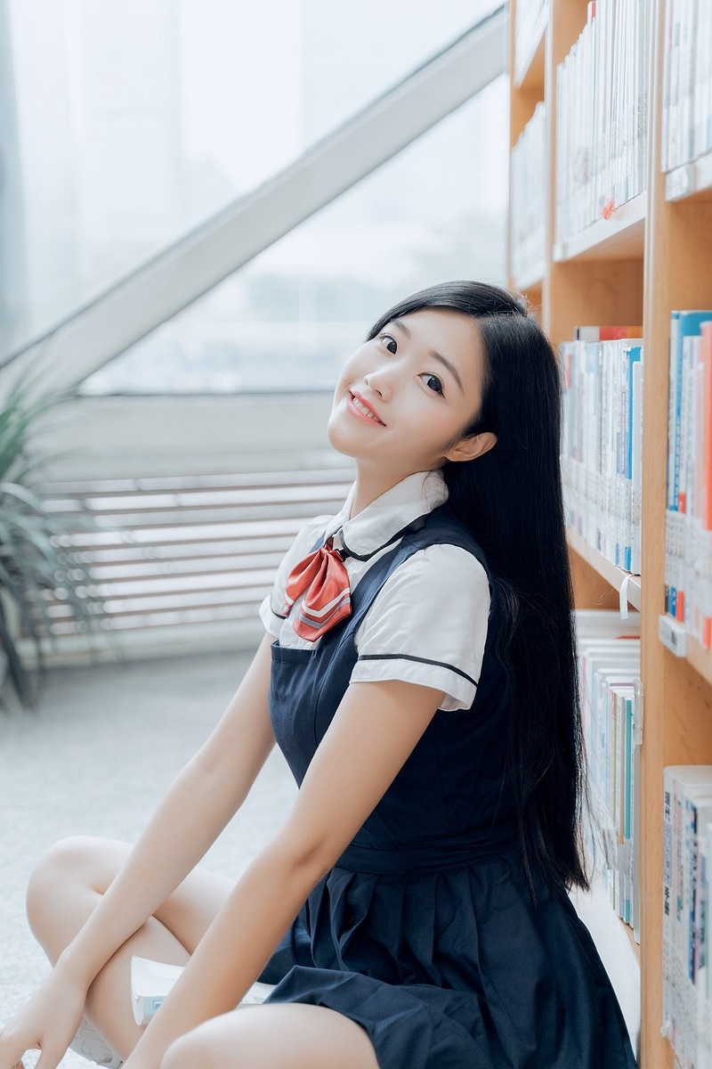 中国第一制服美女萱萱大秀魔鬼身材