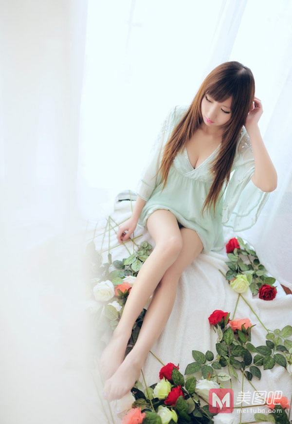 SiByl李思宁&杨曼妮性感秘书办公室销魂照