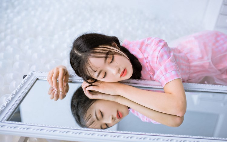 90后丰满女神刘飞儿Faye初春迷人写真