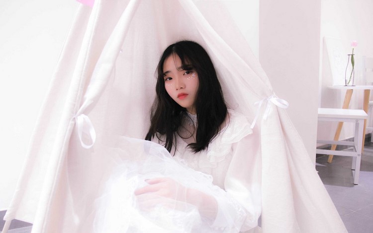 90Ըü̲Emily˽д