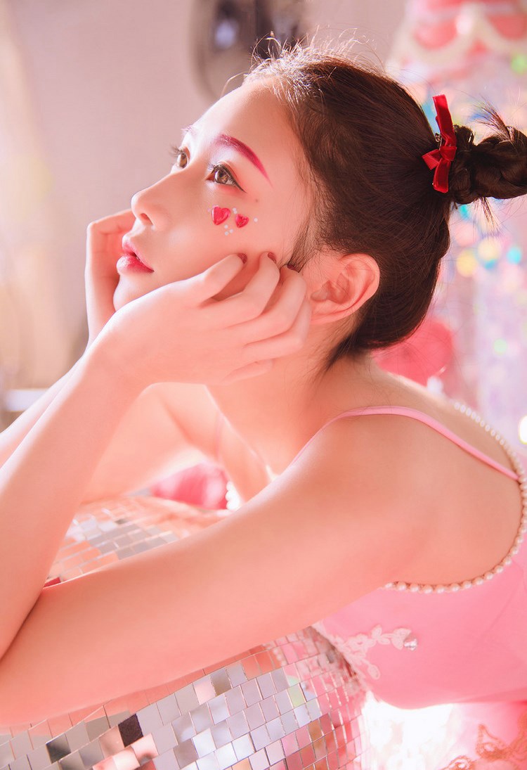 美女伍月yuer比基尼写真诱惑十足