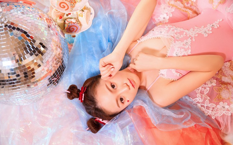 美女伍月yuer比基尼写真诱惑十足