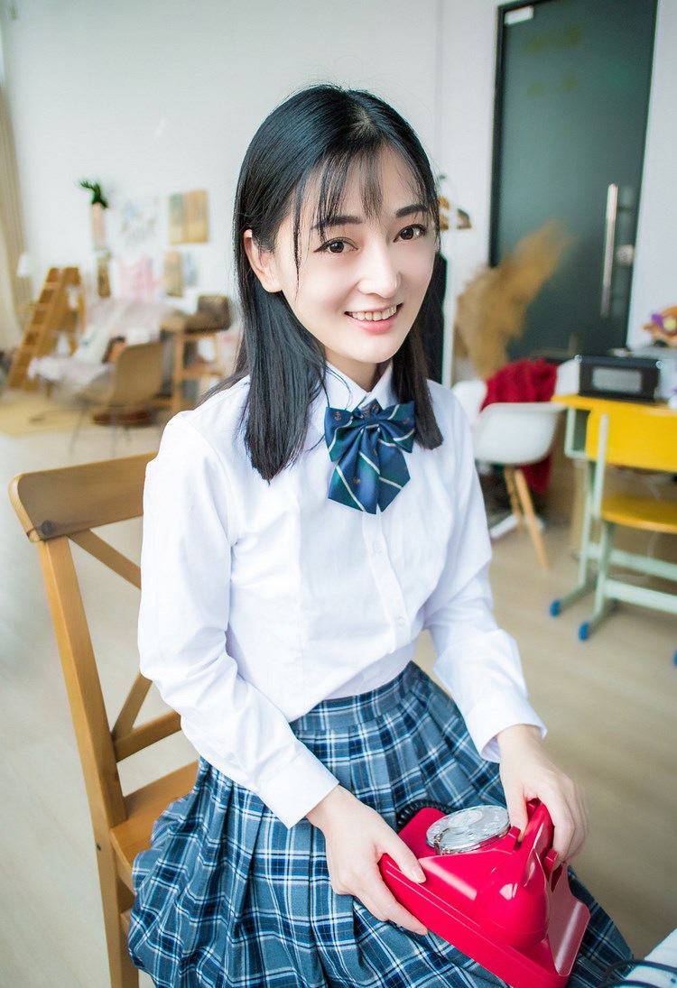 性感美女赵小米Kitty深沟诱惑居家写真