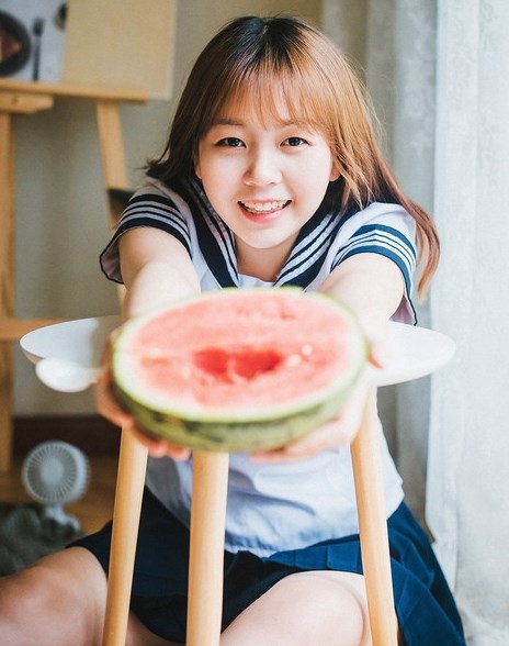 美眉itt尼卡性感学生妹制服诱惑图片