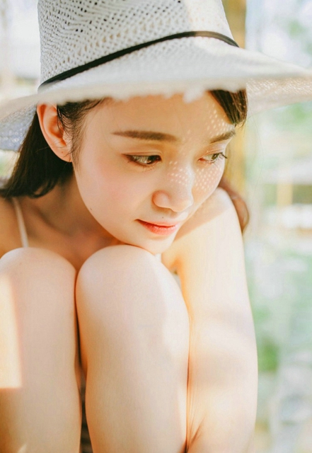 琳琳ailin首套写真上架大展诱人身材