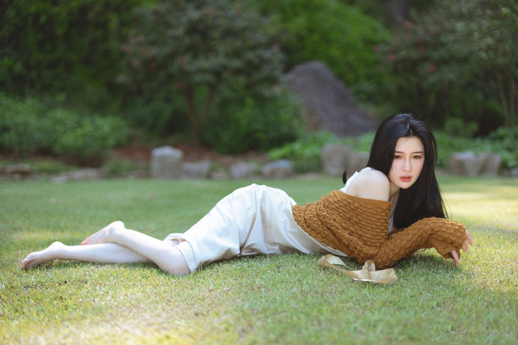 日本养眼美女模特伊东莉娜妩媚私房写真