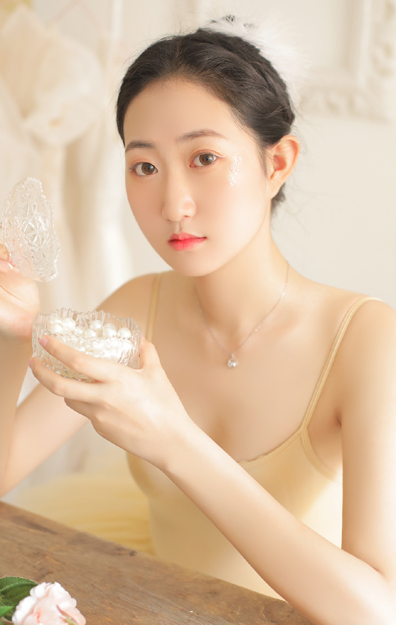 网络气质女神陈天扬Sandy最新旅拍写真