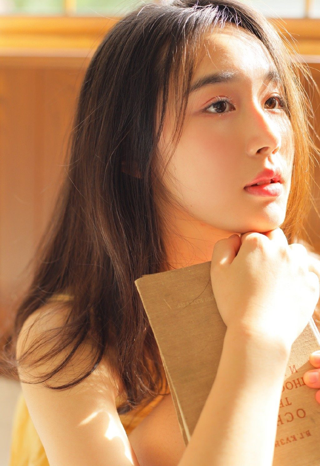 妹子夏妍Alin上演性感女教师的诱惑