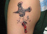 十字架手臂纹身图案逼真个性