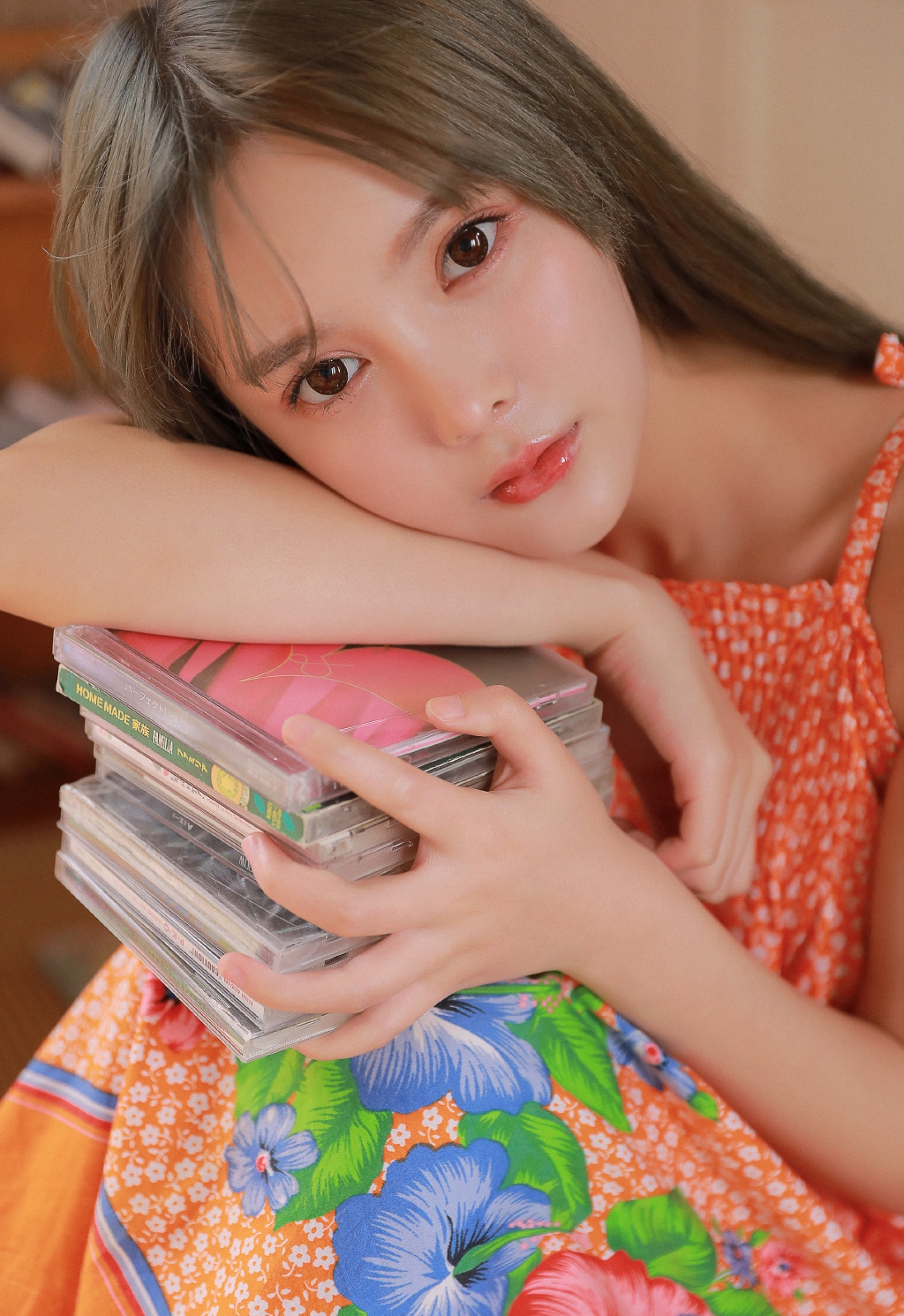 白皙丰满性感模特陈巧蓓isabella户外写真图