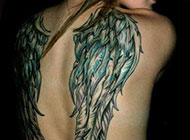 女生后背天使翅膀纹身图案性感迷人