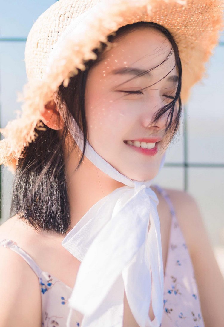 尤果性感湿身美女溪甜户外撩人写真