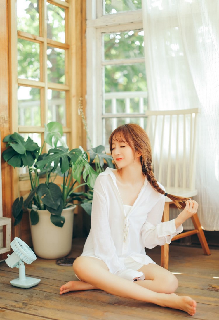 美女沐青内衣丝袜诱惑私房照
