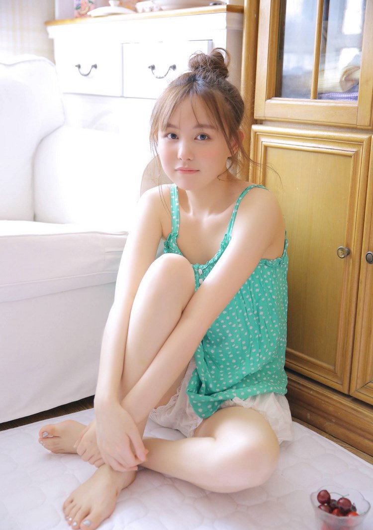 童颜美女猫儿蜜糖女仆装写真
