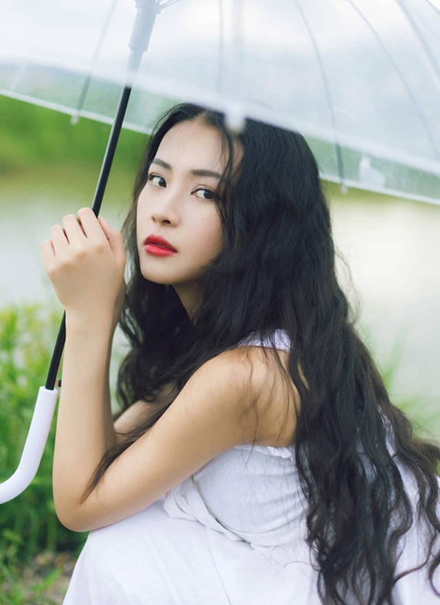 气质美女筱溪美胸长腿性感人体写真