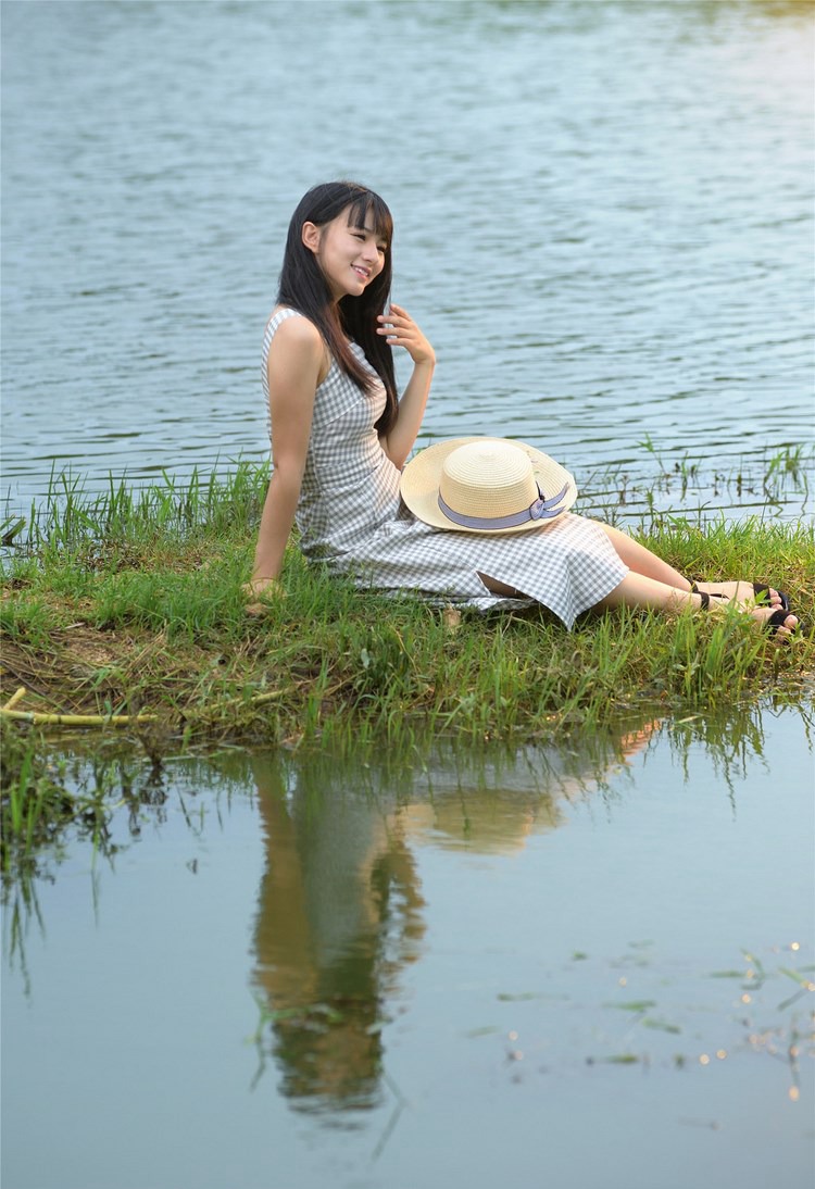 秀人网90后小甜心清纯户外度假写真集锦