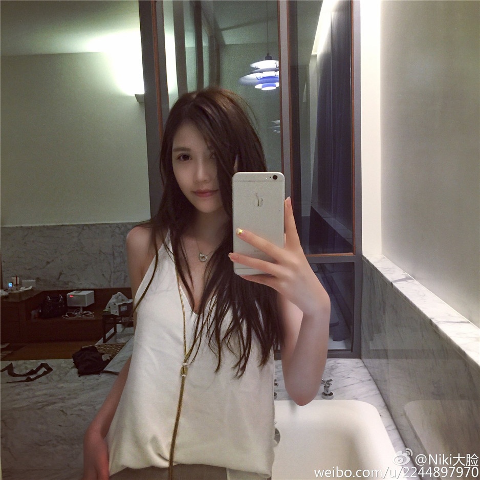 非主流美女Niki大脸唯美自拍照片