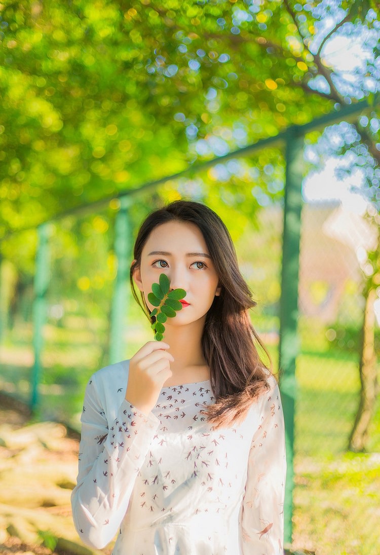 美女模特柳杭性感撩人私房照