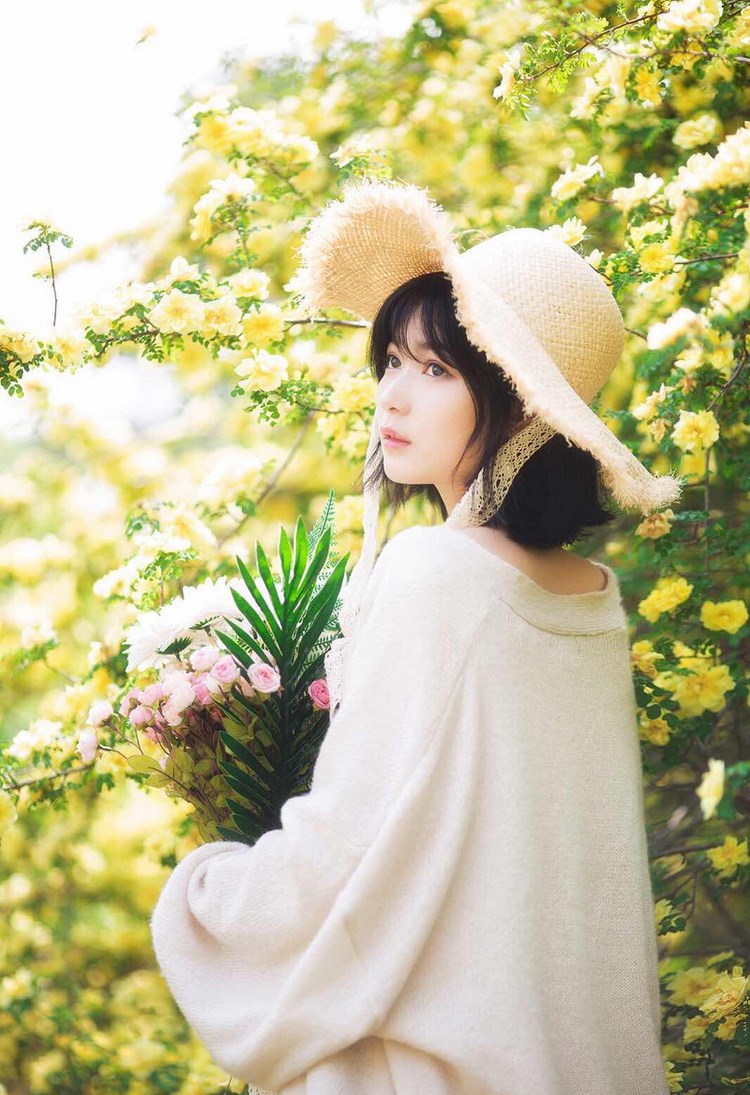 妩媚女秘书制服写真上演黑丝诱惑