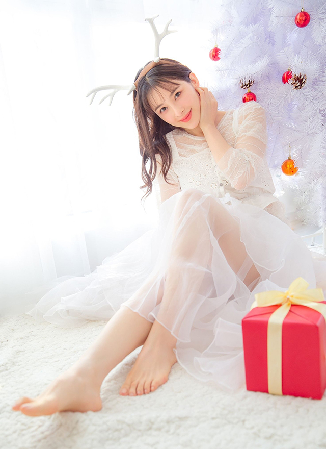 模范学院徐cake圣诞制服写真巨乳诱人